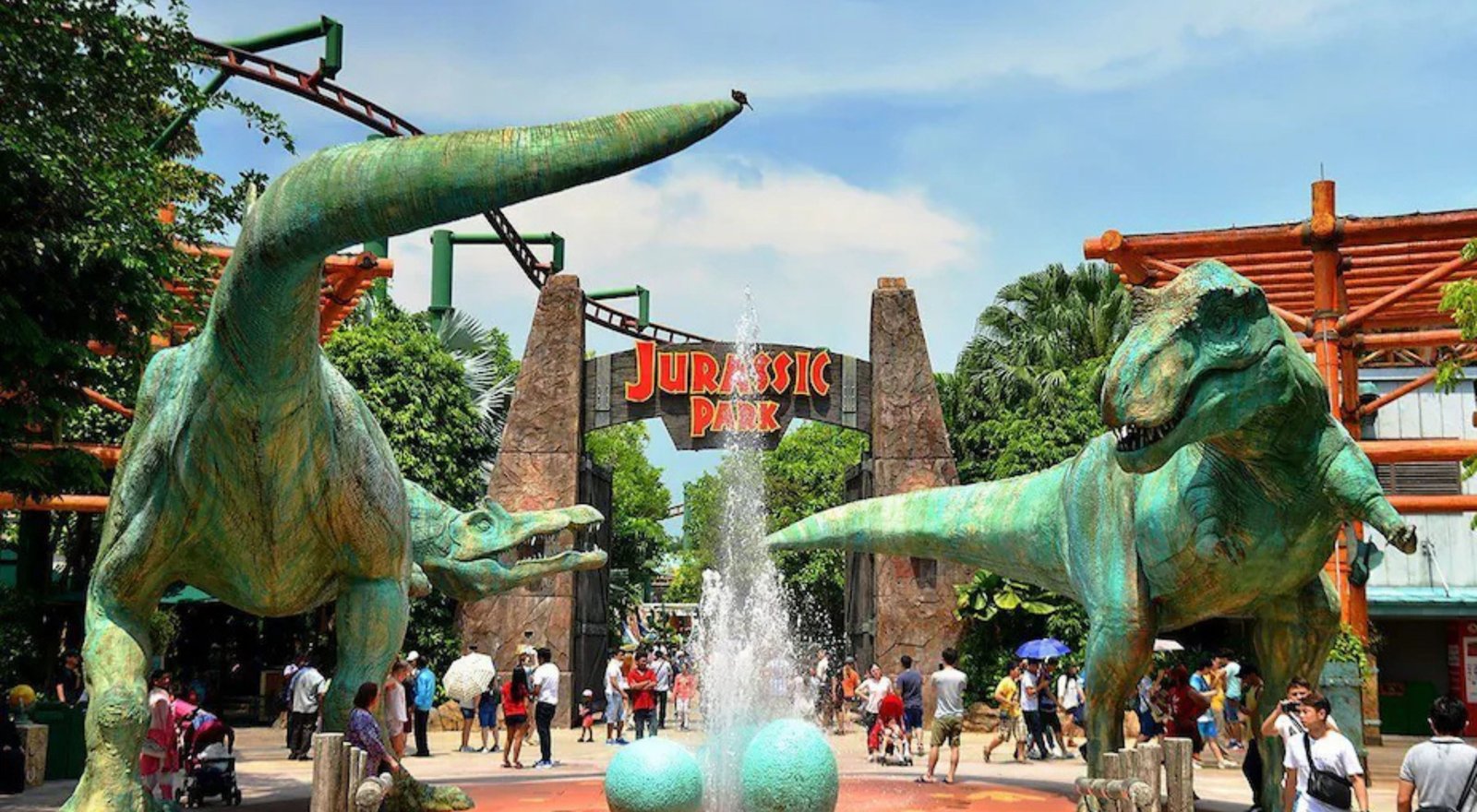 Exciting Tour of Singapore's Universal Studios, Sentosa, S.E.A. Aquarium, and Gardens by the Bay